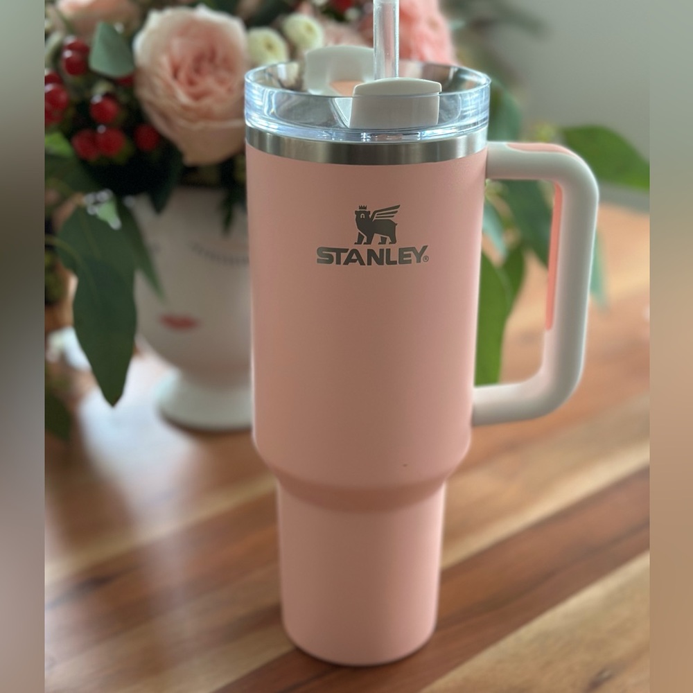 Rare Stanley Cup 40z Stainless Steel H2.0 Flowstate Quencher Tumbler in Peach